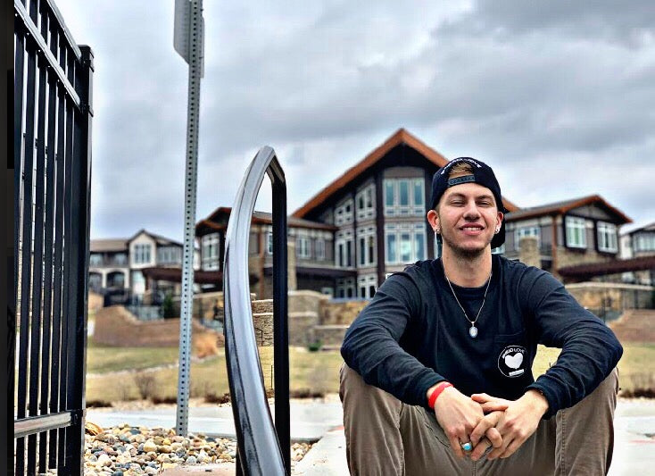 Spread Love Long Sleeve Pocket Tee Original (Black)