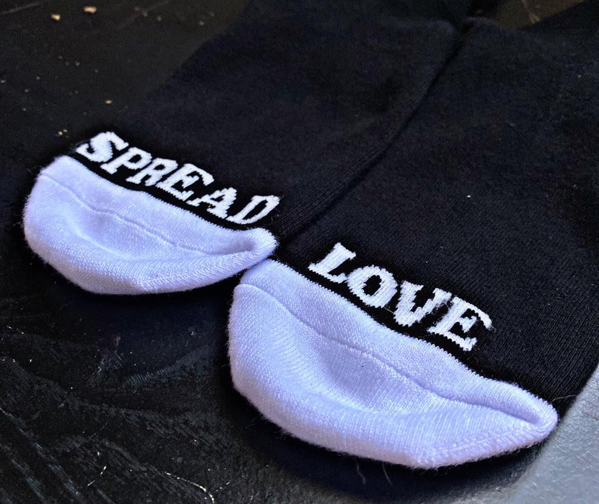 Women&#39;s Spread Love Crew Socks